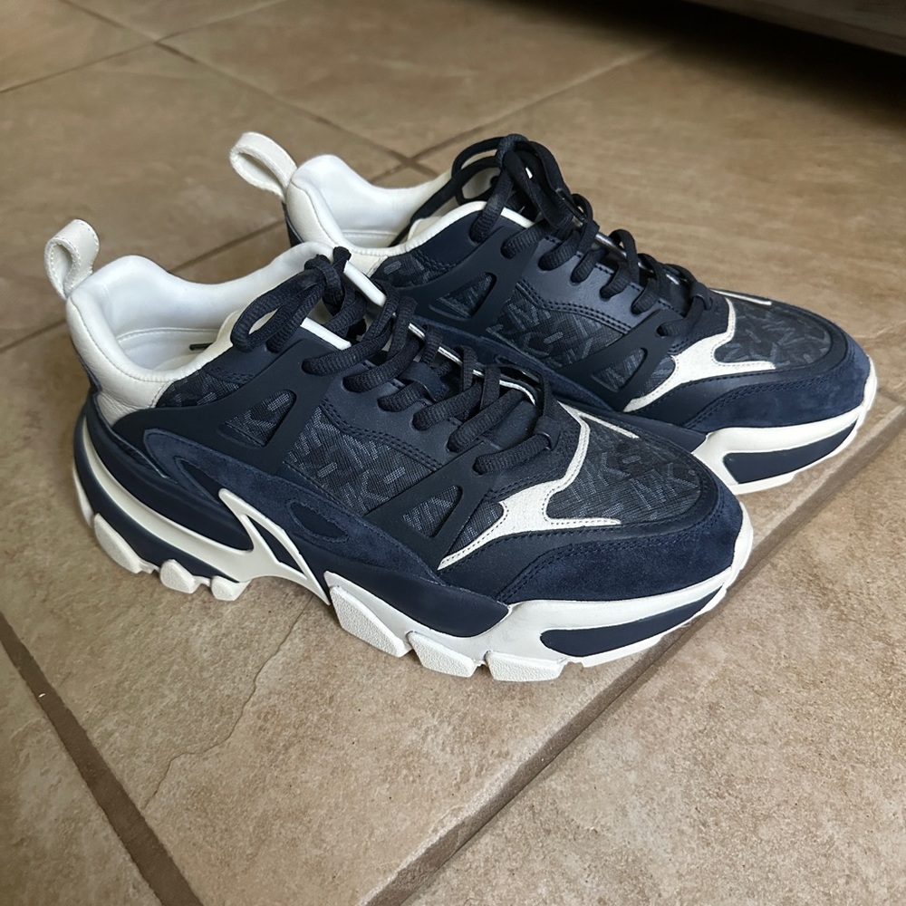 Michael Kors Sneakers - Picture 2 of 4